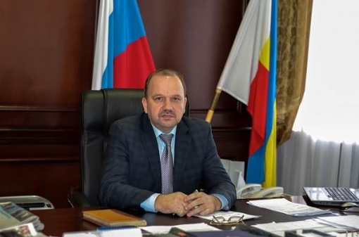 Сегодня свой день рождения отмечает Глава Усть-Донецкого района Виктор Гуснай