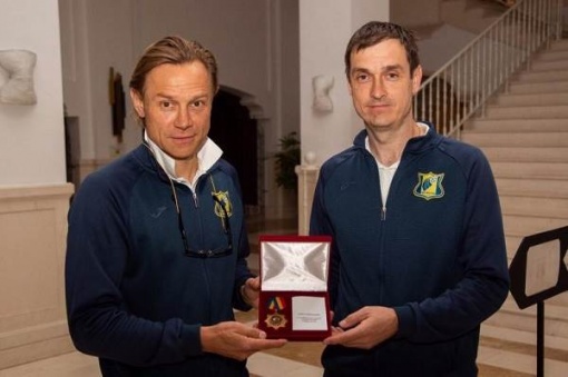 Главный тренер футбольного клуба  «Ростов» Валерий Карпин награжден почетным знаком «Футбольная слава Дона» 