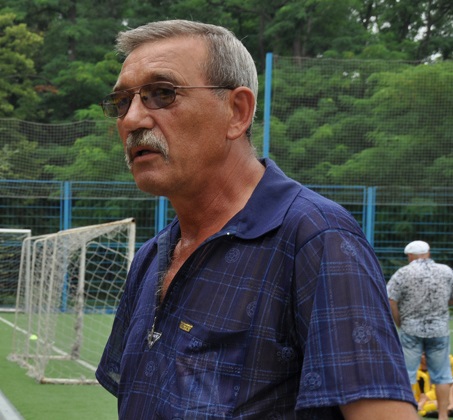 Сегодня свой 67-й день рождения отмечает ветеран Донского футбола, известный в прошлом вратарь, а ныне один из лучших детских тренеров области Василий Васильевич Пономаренко