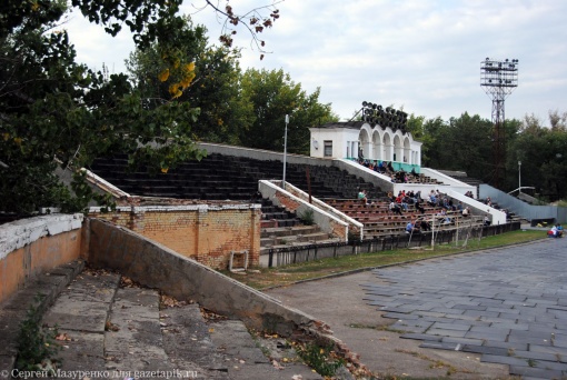 В Каменске закрыли стадион «Прогресс» и одноименный спортзал