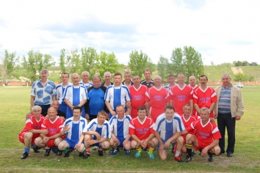 Ветераны Тацинского футбола почтили память героев футбольным матчем  
