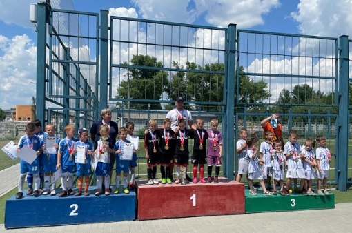 Маленькие футболисты сыграли в футбол на «Гребном канале» в День России