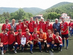 Шахтинская футбольная команда «Горавтотранс ДЮСШ-5» стартовала с трех побед в первенстве области