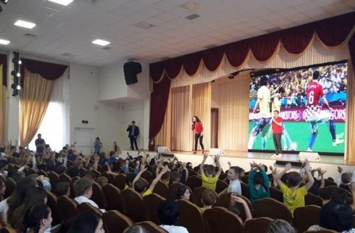За месяц до старта мундиаля в школе №115 прошел футбольный урок «Приветствуем ЧМ-2018!»