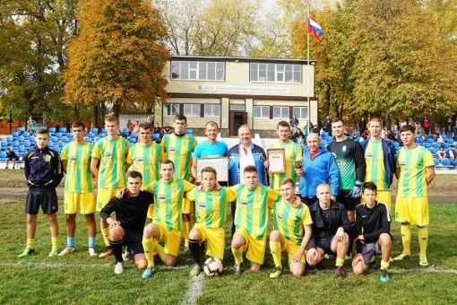 Кубки и благодарности: в Усть-Донецком районе завершили футбольный сезон!