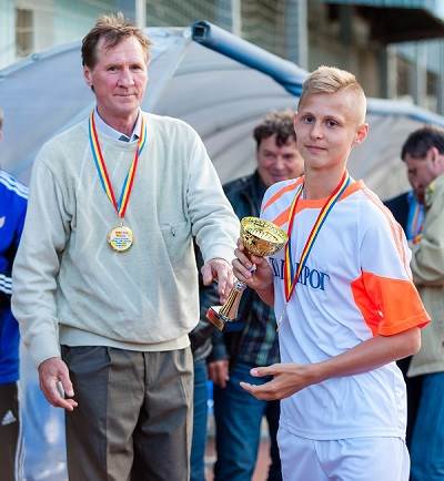 Сегодня легенде донского футбола, защитнику, Мастеру спорта СССР, обладателю Кубка страны 1981 года в составе ростовского СКА Наилю Курятникову исполняется 63 года