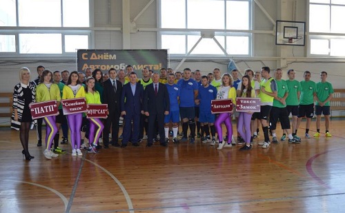 Шахтинские автотранспортные предприятия отметили профессиональный праздник турниром по мини-футболу