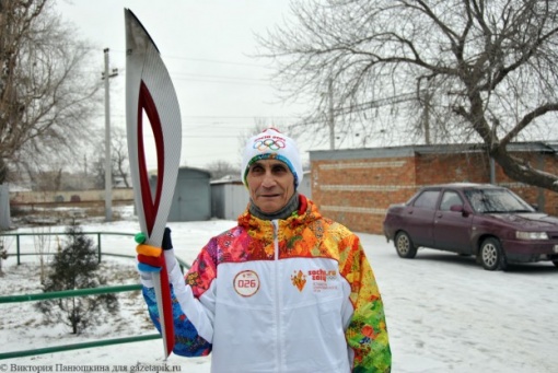 Футбольный тренер из Каменска-Шахтинского привез олимпийский факел в родной район