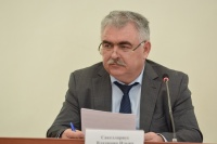 Сегодня юбилейный день рождения у Владимира Ильича Сакеллариуса, который на протяжении восьми лет руководил Федерацией футбола Ростова-на-Дону.  Ему исполнилось 65 лет.