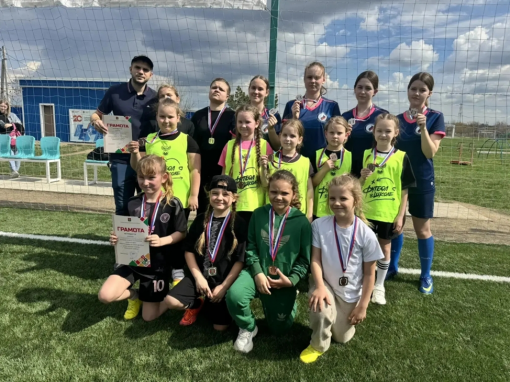 Спортивная «Верба»: азарт, голы и православные традиции на поле «Локомотива»